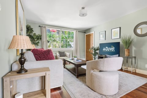 Easy Walk to King Street! | Casa Fuego Suite E