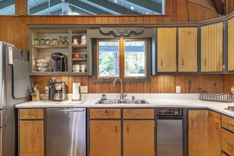 Fully stocked Kitchen with Trash masher and Dishwasher
