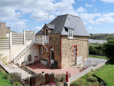 Property, House, Building, Cottage, Roof, Home, Residential Area, Architecture, Real Estate, Rural Area