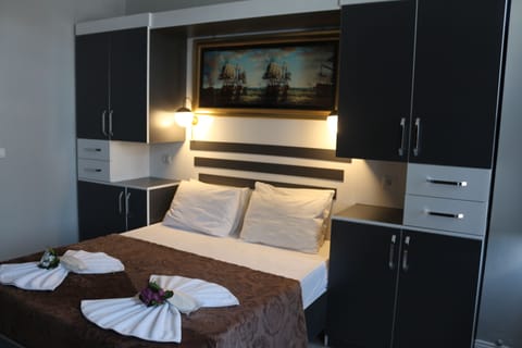 Studio, 1 Bedroom | In-room safe, free WiFi