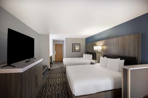 Iron/ironing board, bed sheets