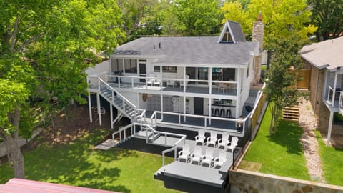 Luxury waterfront 5 bedroom/3 bath