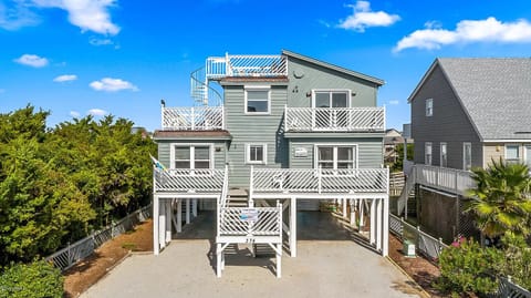 Street view - Located 2nd row from the beach 