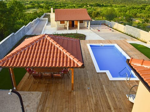 Roof, Property, House, Sunlounger, Real Estate, Swimming Pool, Home, Technology, Building, Architecture
