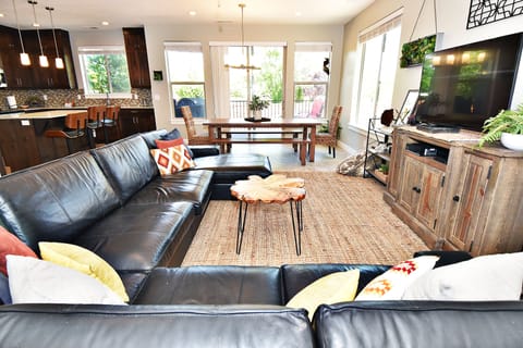 620 Living Room Family Area