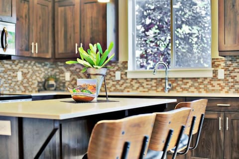 620 Fully stocked kitchen with  clean island counter