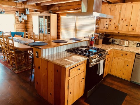 A perfect kitchen for family entertaining!  Equipped with new Samsung appliances