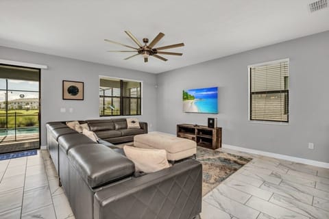 2909FableSt,StoreyLake_09