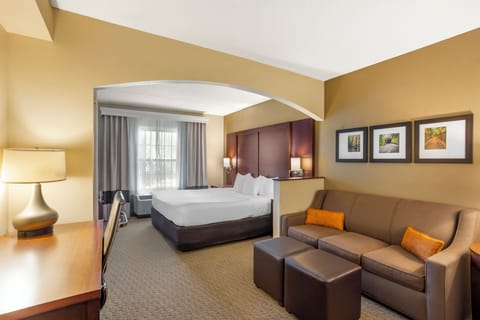 Premium bedding, pillowtop beds, in-room safe, desk