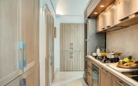 villa-marina-little-beach-capri-villa-kitchen