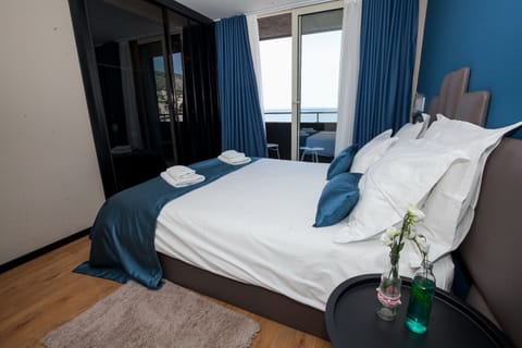 Junior Studio Suite, 1 Bedroom | In-room safe, individually decorated, individually furnished, desk