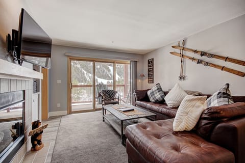 Condo, 2 Bedrooms | Living area
