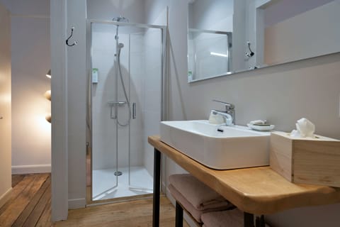 Double Room (Hermine) | Bathroom | Free toiletries, hair dryer, towels, soap