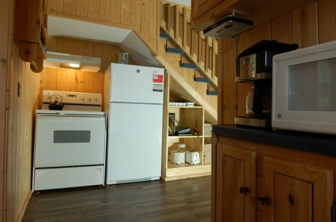 Standard Cottage, 2 Bedrooms (Hidden Pine) | Private kitchen | Full-size fridge, microwave, oven, stovetop