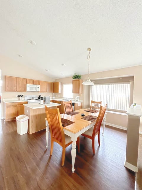 KITCHEN / DINNING (3)