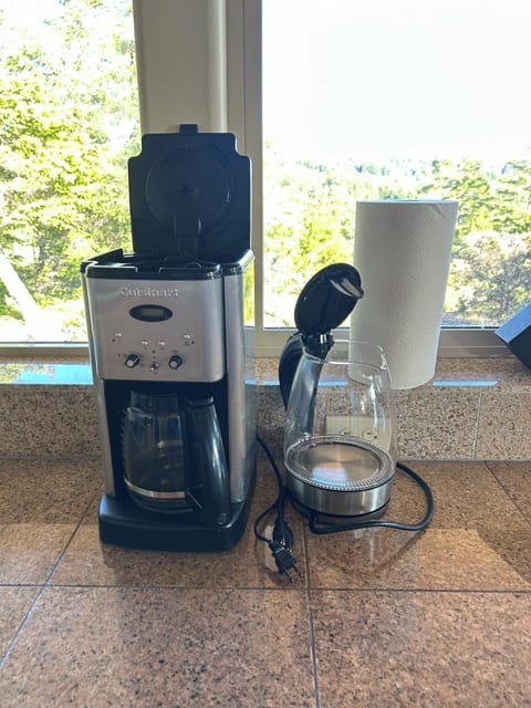 Coffee pot and electric kettle