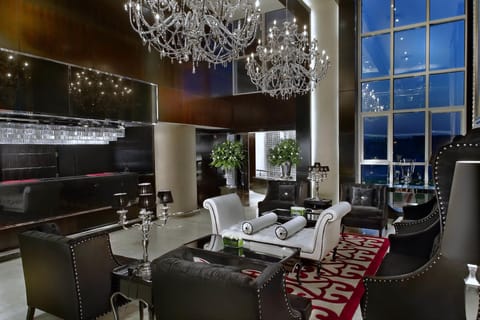 2 bars/lounges