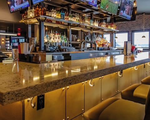 3 restaurants, breakfast, lunch, dinner served; American cuisine