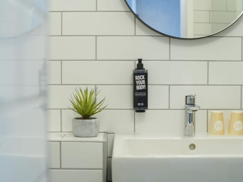 Select Comfort beds, in-room safe, desk, soundproofing