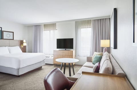 Premium bedding, in-room safe, desk, iron/ironing board