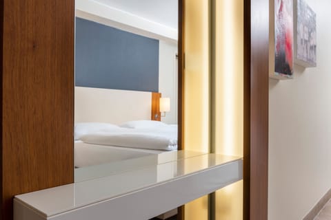 Business Room with Double Bed | Hypo-allergenic bedding, blackout drapes, soundproofing, free WiFi