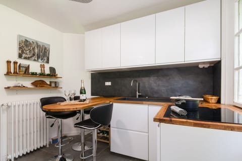 Kitchen well equipped - with a dishwasher