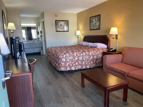 Standard Room, 1 King Bed | Desk, free WiFi, bed sheets