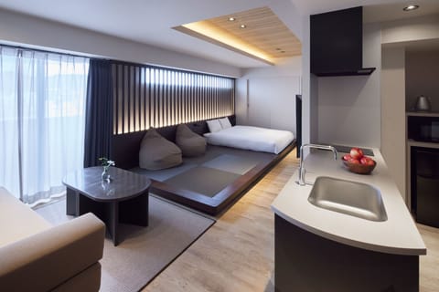 Japanese Modern | Premium bedding, in-room safe, desk, laptop workspace