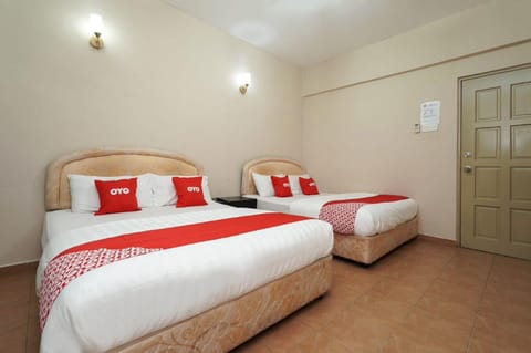 Family Suite | Desk, WiFi (free), bed sheets