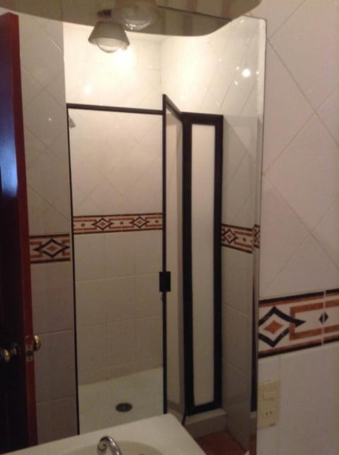 Shower, free toiletries, towels