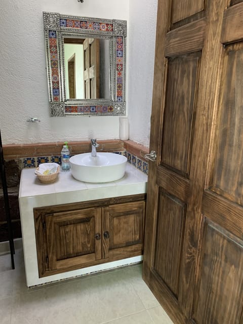 Family Studio Suite | Bathroom | Shower, towels, soap, shampoo