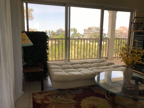 Third Floor Living with Sofabed