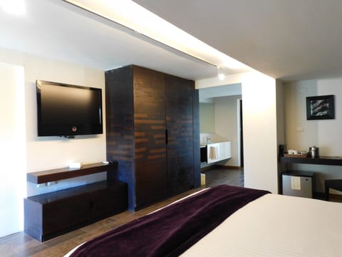 Standard Room | Television