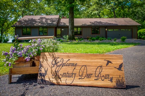 Front of house directly on Kentucky Lake