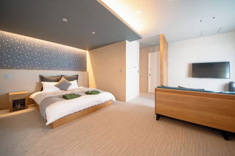 Design Double Room, Non Smoking | Laptop workspace, soundproofing, WiFi (free), bed sheets