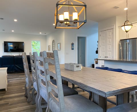 Large table seating of 9 with view of 75" Tv.