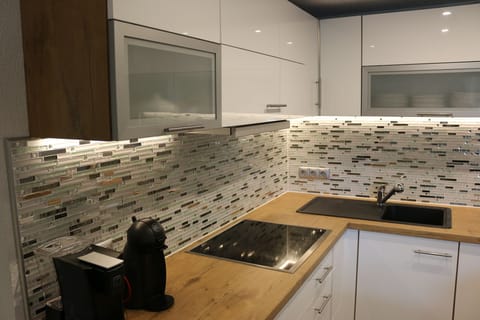 Comfort House, 1 King Bed with Sofa bed, Mountain View | Private kitchen | Espresso maker