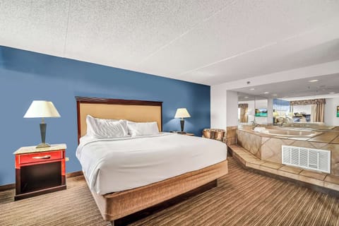 Suite, 1 King Bed, Non Smoking, Jetted Tub | Desk, laptop workspace, blackout drapes, soundproofing