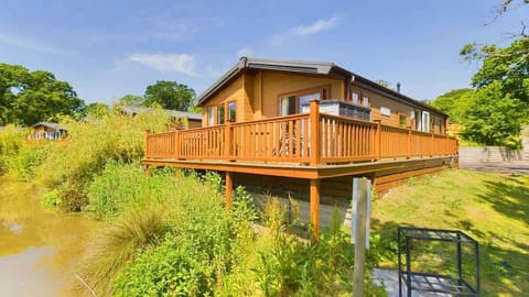 Poppy Lodge overlooking the lake. 