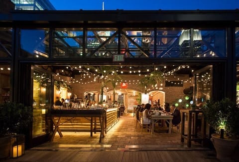 2 bars/lounges, lobby lounge, rooftop bar