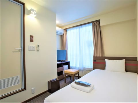 Small single room Size 8㎡ (I feel narrow due to the structure of the building) All rooms are equipped with washlet♪