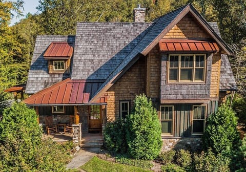 4 bedroom, 3 bath cottage