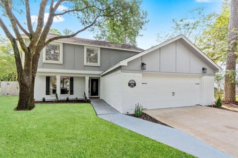 Comfortable family home, right near all The Woodlands fun!