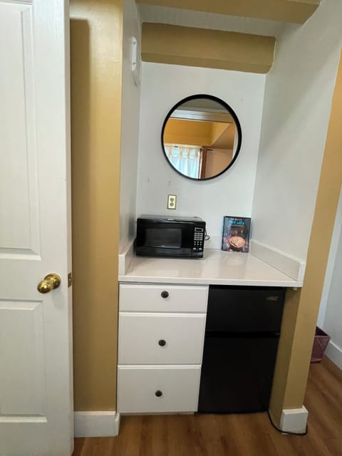 Comfort Suite, 1 Queen Bed, Jetted Tub, Courtyard View | Down comforters, memory foam beds, individually decorated