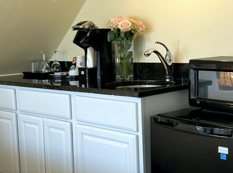 Premium bedding, down comforters, in-room safe, free WiFi