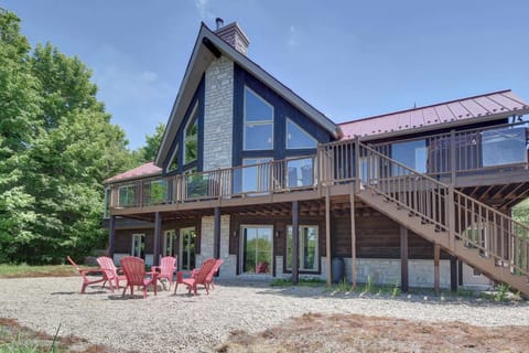 Luxueux bois rond  avec vue sur Tremblant, sauna, douche vapeur, spa et table de pool / Luxurious log cabin with views of Tremblant, sauna, steam shower, spa and pool table