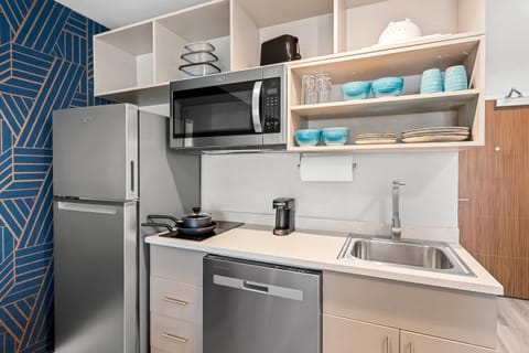 Egyptian cotton sheets, premium bedding, down comforters, pillowtop beds