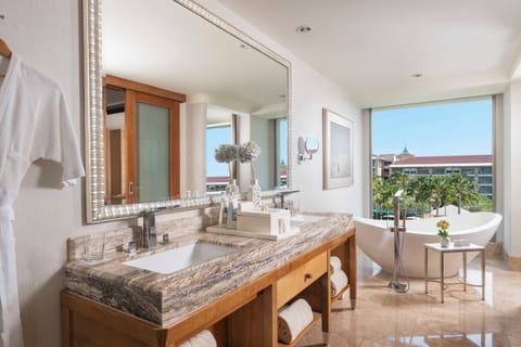 Royal Ocean Court Suite | Bathroom | Separate tub and shower, deep soaking tub, rainfall showerhead