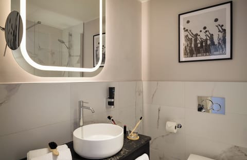 Shower, eco-friendly toiletries, hair dryer, towels