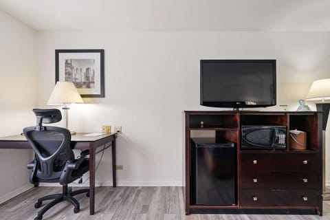 Egyptian cotton sheets, premium bedding, down comforters, pillowtop beds